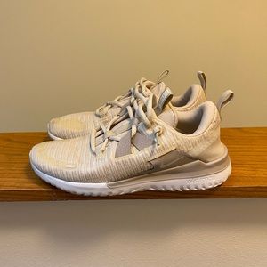 Women’s Nike renew athletic shoes 7.5
